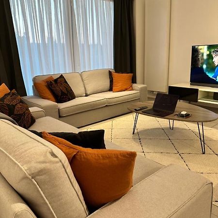 בריסל Canal View One Bedroom Flat מראה חיצוני תמונה