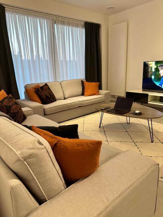 בריסל Canal View One Bedroom Flat מראה חיצוני תמונה