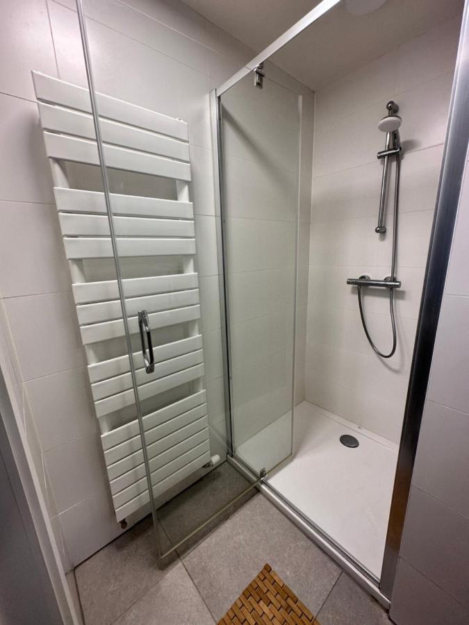 בריסל Canal View One Bedroom Flat מראה חיצוני תמונה