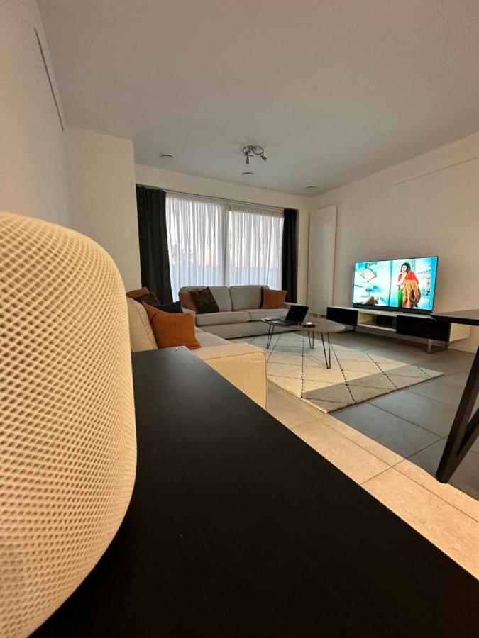 בריסל Canal View One Bedroom Flat מראה חיצוני תמונה