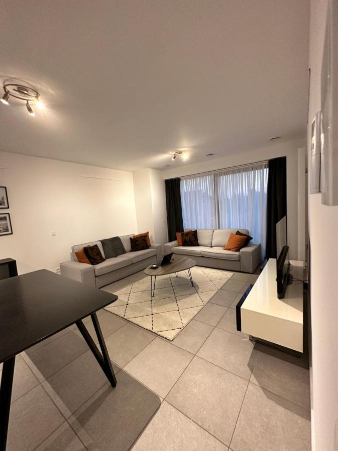 בריסל Canal View One Bedroom Flat מראה חיצוני תמונה