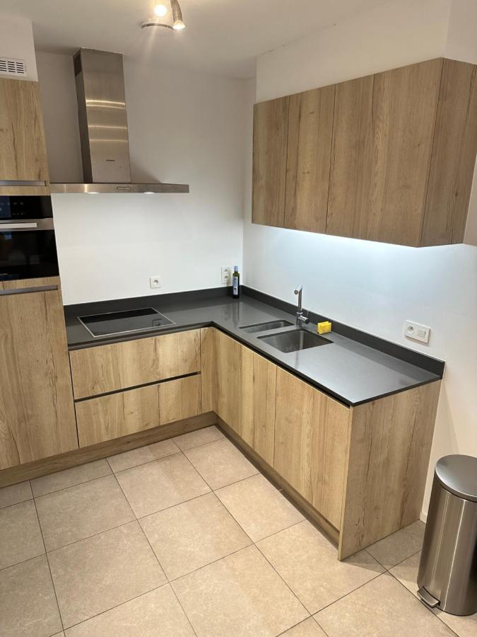 בריסל Canal View One Bedroom Flat מראה חיצוני תמונה