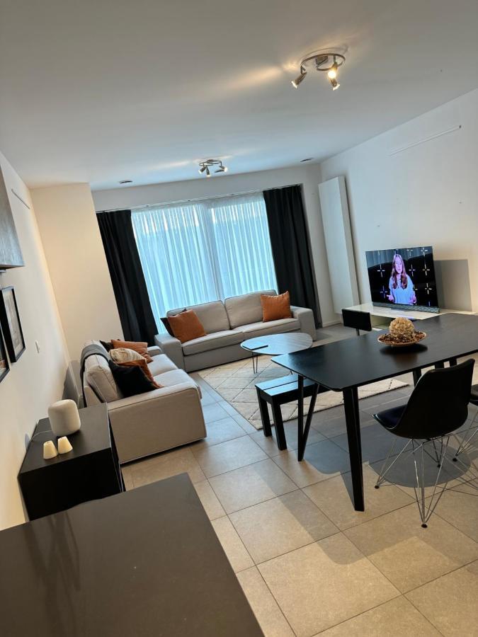 בריסל Canal View One Bedroom Flat מראה חיצוני תמונה