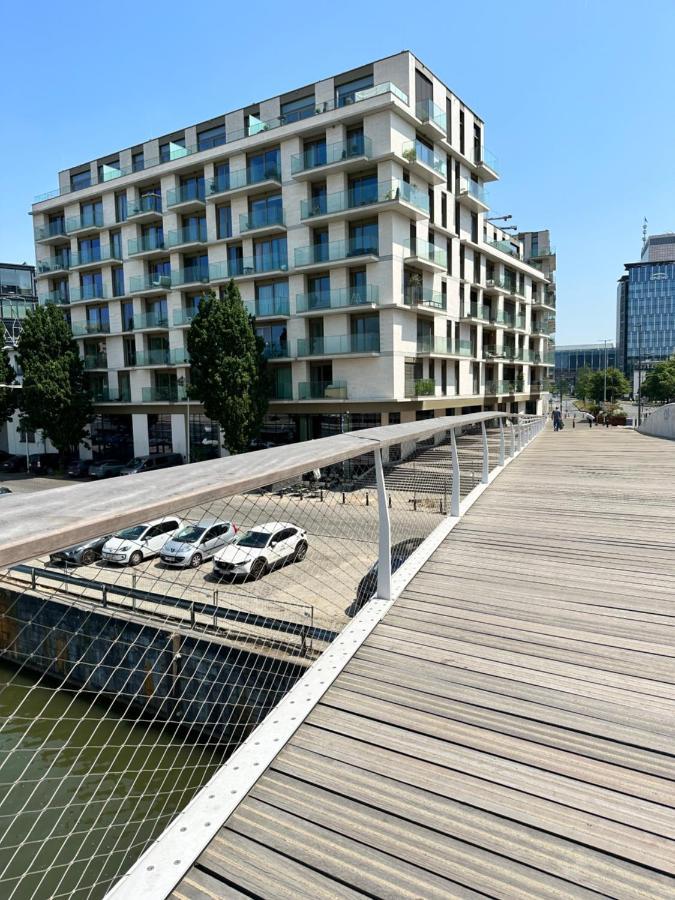 בריסל Canal View One Bedroom Flat מראה חיצוני תמונה